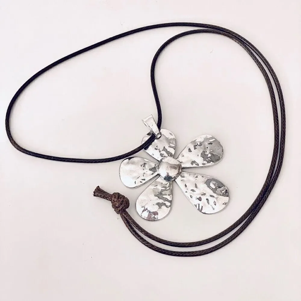 NWT Gorgeous Boho Silver Big Flower Brown Pu Suede Super Long Necklace